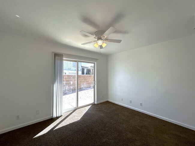 Building Photo - AVAILABLE NOW!! 3 Bedroom 2 Bath Apartment...