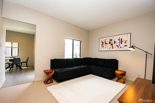 Building Photo - 5 Montague Pl