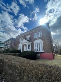 Building Photo - 38 Hutchings St