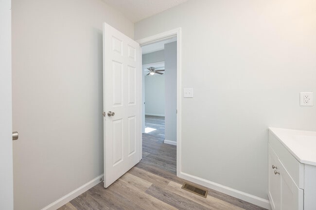 Building Photo - 140 Levy Rd