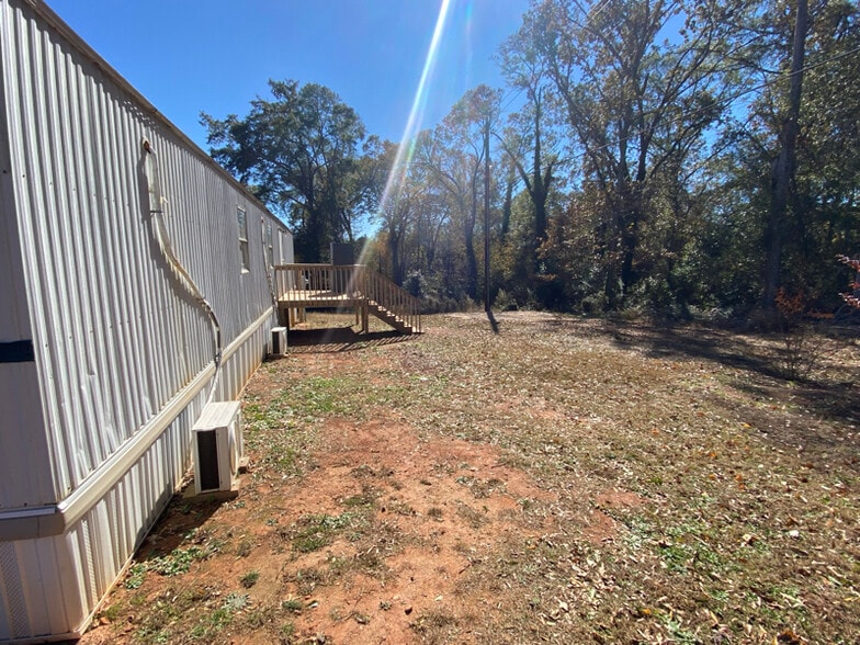 Building Photo - 313 Amy St