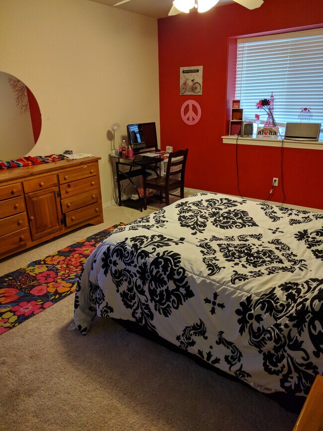 Building Photo - 2445 Amberwood Ln