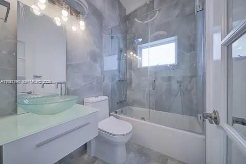 Building Photo - 6550 SW 26th St