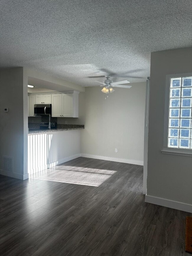 Building Photo - 596 Drive 596 Dr