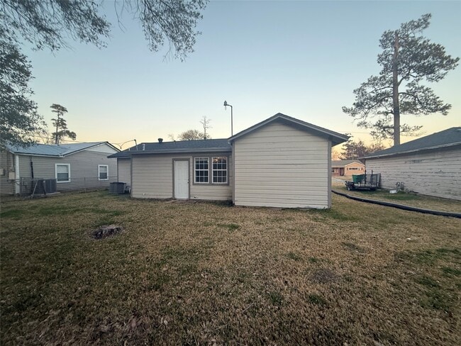 Building Photo - 2227 Westway St