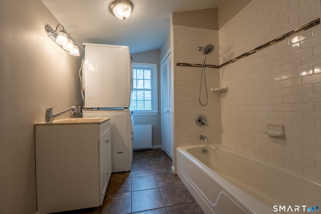 Building Photo - 30 Hillsboro Dr