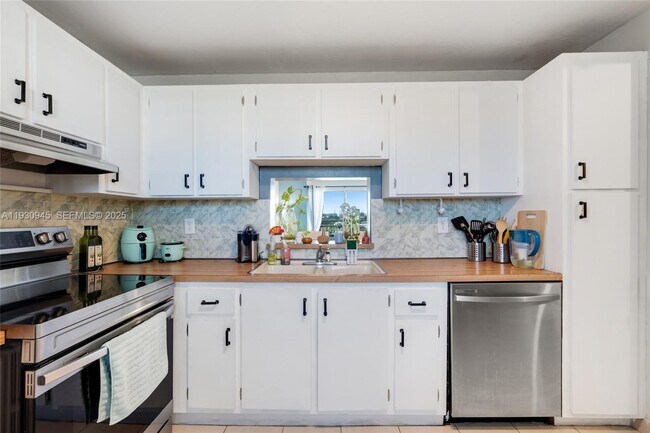 Building Photo - 321 SE 3rd St