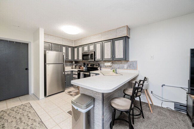 Building Photo - 3615 N Wolf Creek Dr