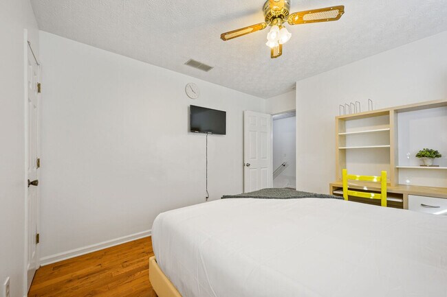 Building Photo - 1223 Settlebench Ln