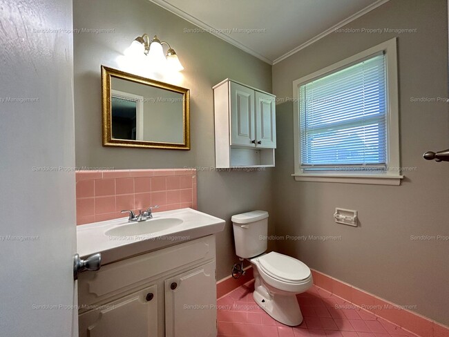 Building Photo - FOR LEASE | Mid-town Tulsa | 3 Bed, 2 Bath...