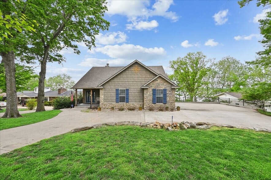 Building Photo - 1115 Red Bud Dr