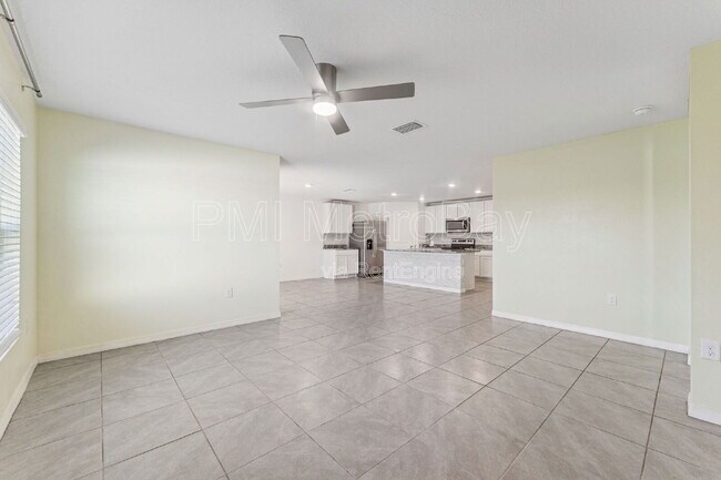 Building Photo - 816 Will Scarlett Ave