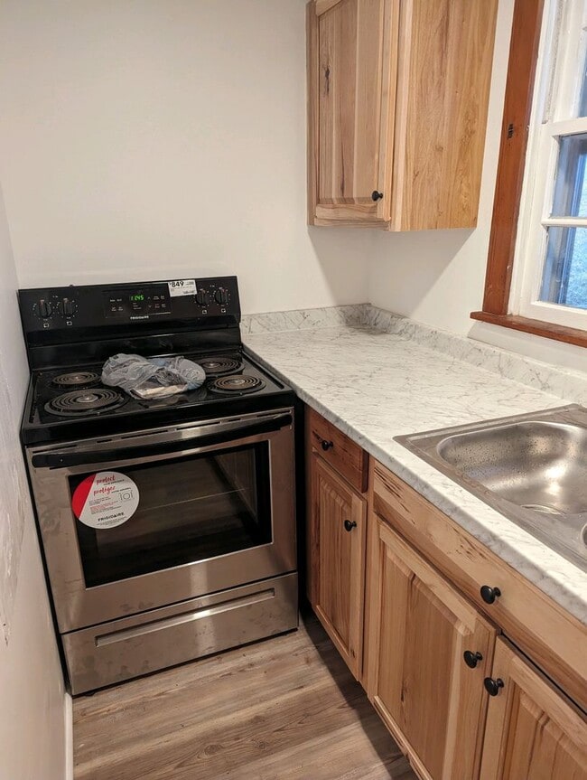 Building Photo - 65 Crestview Heights