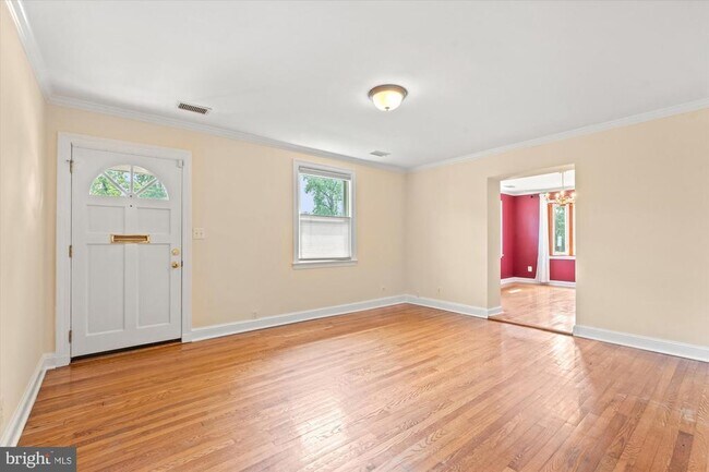 Building Photo - 16 E Braddock Rd