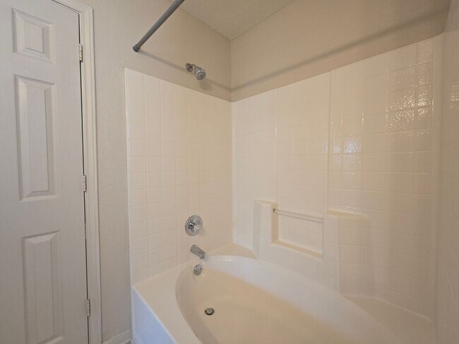 Building Photo - 2305 Amethyst Dr