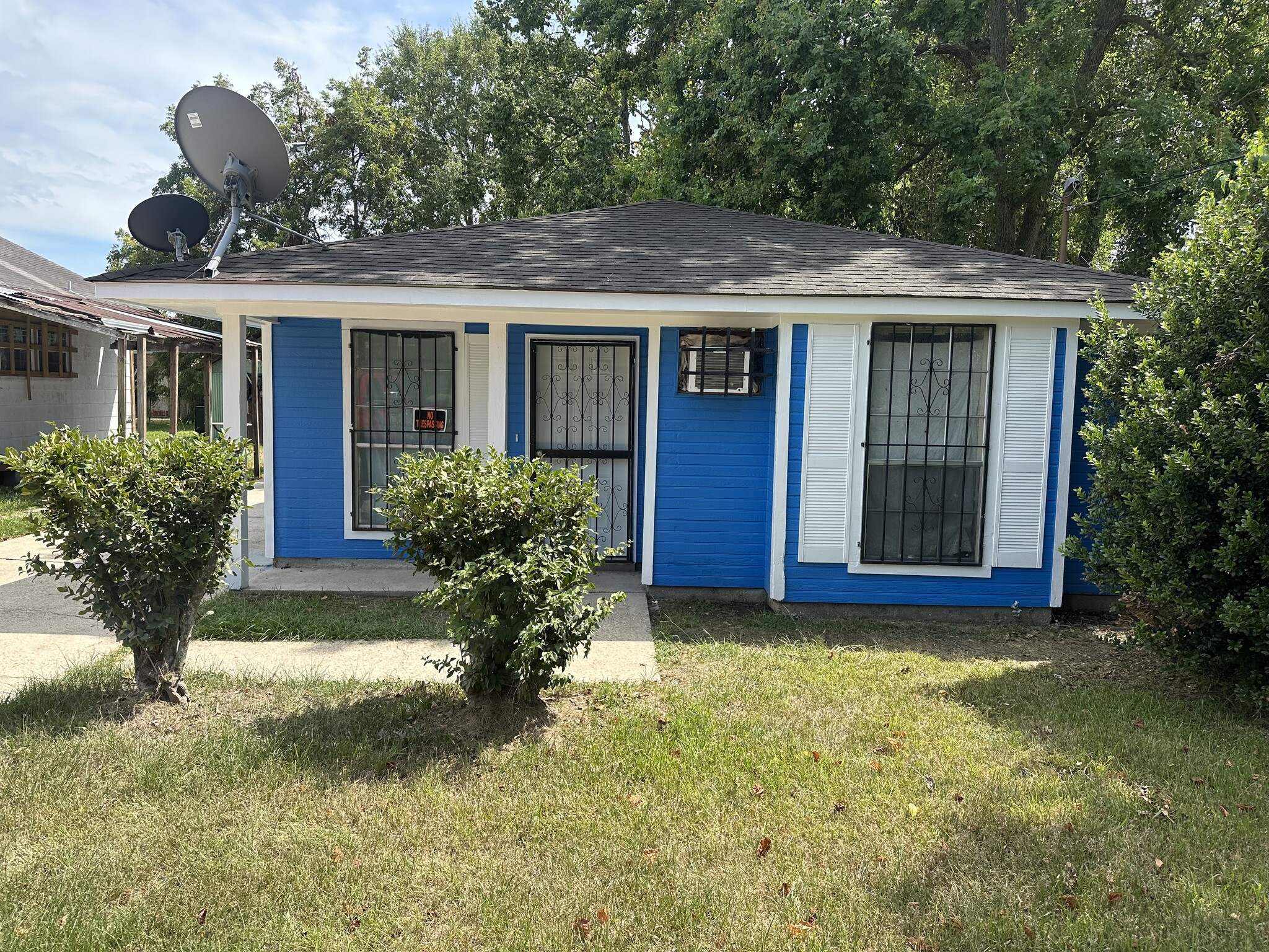 Building Photo - 2616 Ontario St