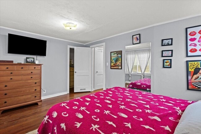 Building Photo - 575 E Lewiston Ave