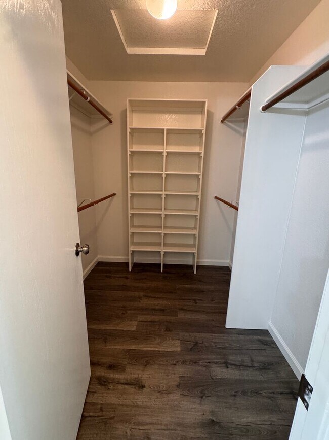 Building Photo - 11318 Torrey Pines Dr