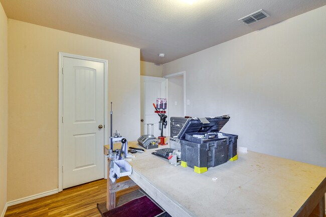 Building Photo - 108 Durango Dr