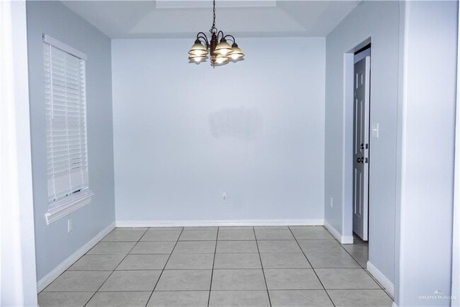 Building Photo - 12 Azalea St