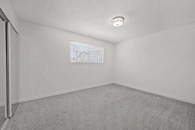 Building Photo - Private pool oasis!