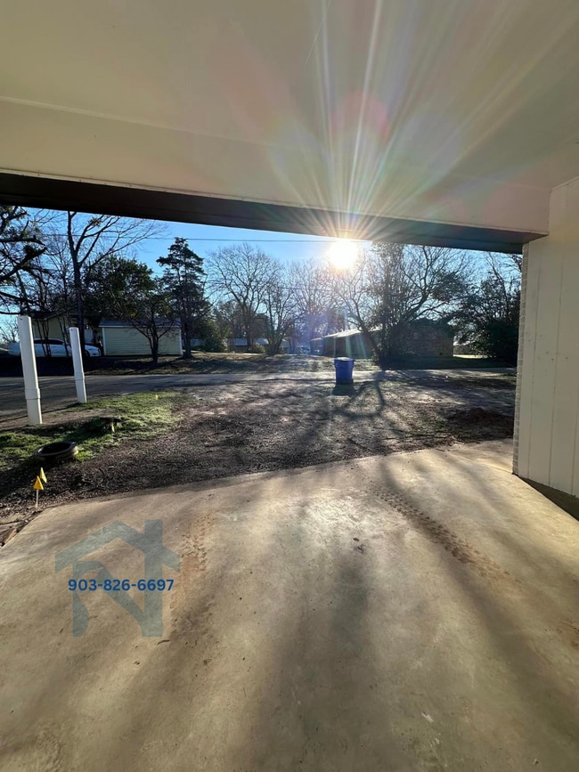 Building Photo - 102 S Wills St