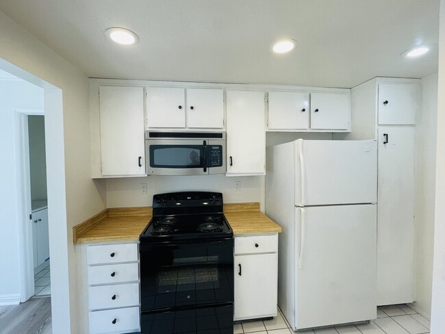 Building Photo - 7076 Park Mesa Way