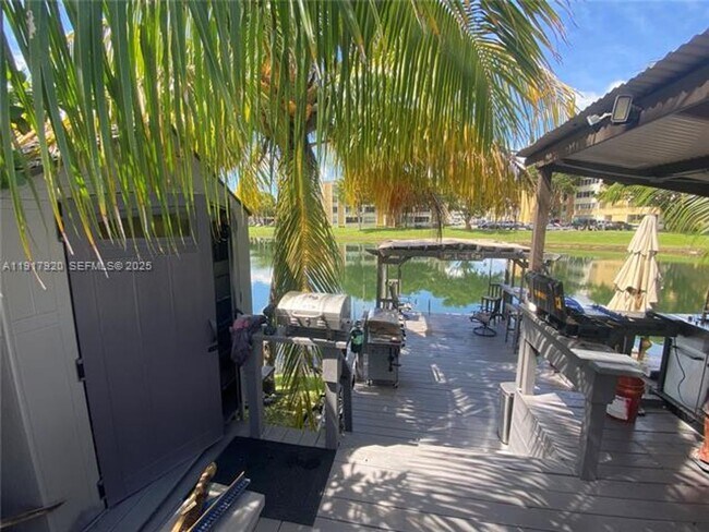 Building Photo - 7010 SW 144th Pl