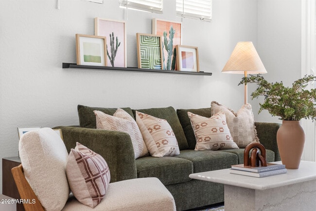 Building Photo - 1297 E Broadway Ave