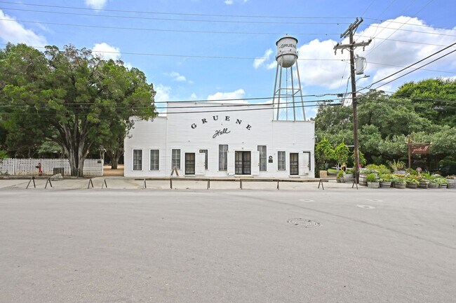 Building Photo - 1434 Oaklawn Dr