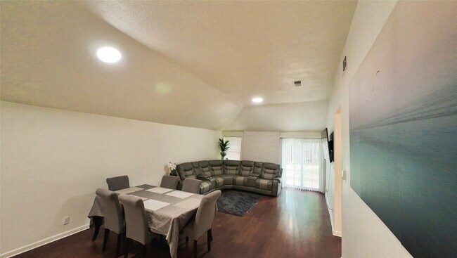 Building Photo - 1404 Woodfern Dr