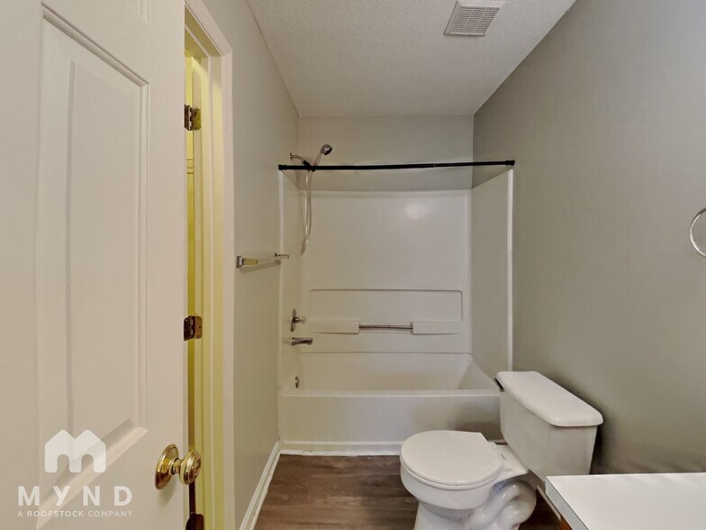 Building Photo - 204 Skylar Ln