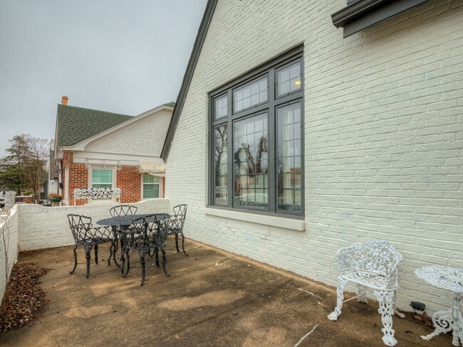 Building Photo - Stylish & Fully Furnished Mid-Term Rental in the Heart of OKC