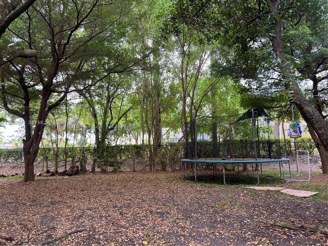 Building Photo - 3334 NE 3rd Dr