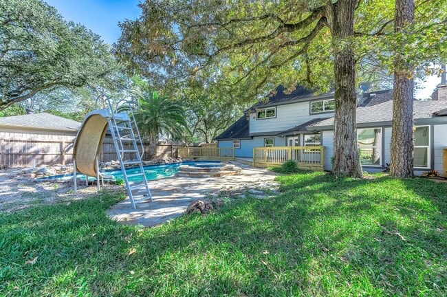 Building Photo - 3511 Tree Ln