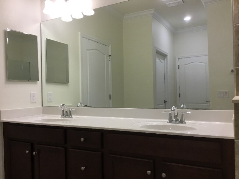 Building Photo - 1611 Parnell Ct