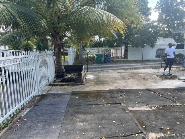 Building Photo - 15812 NW 39th Ct