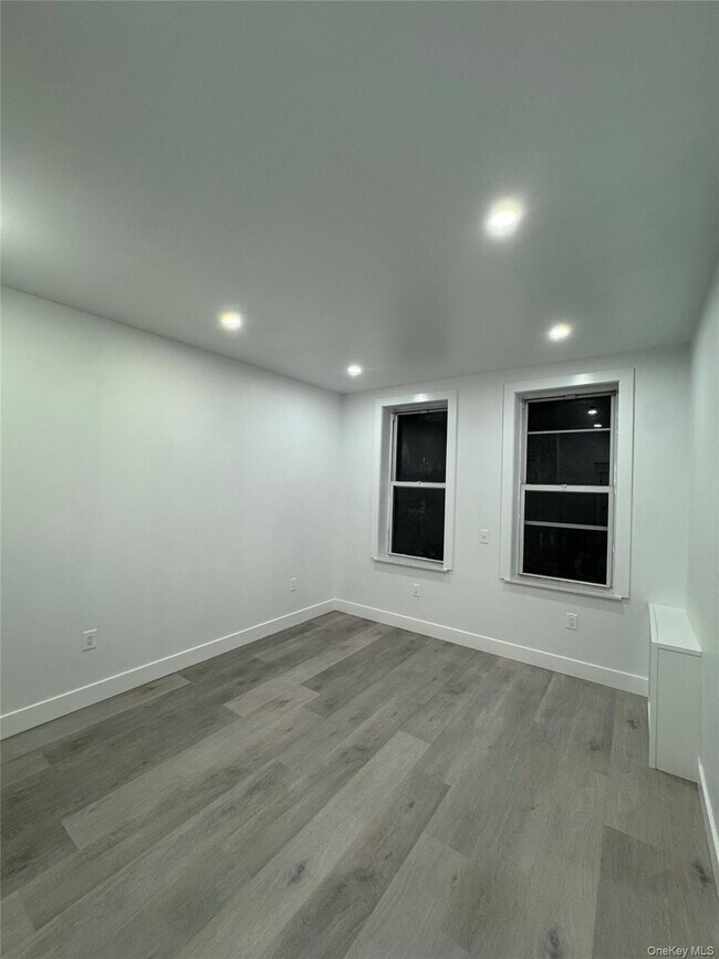 Building Photo - 18 Bay 22nd St