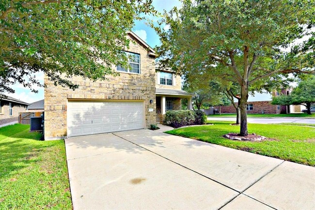Building Photo - 15012 Fernhill Dr