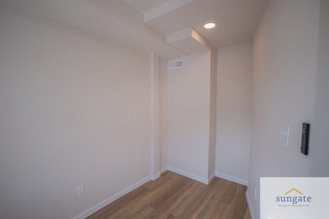 Building Photo - 1911 Eastern Ave