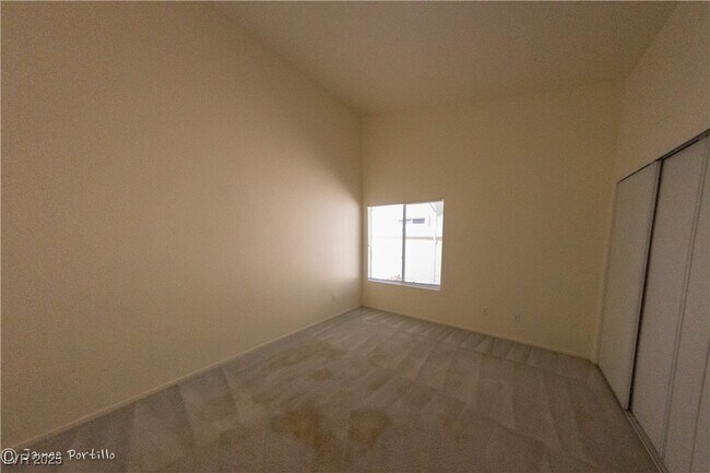 Building Photo - 350 S Durango Dr