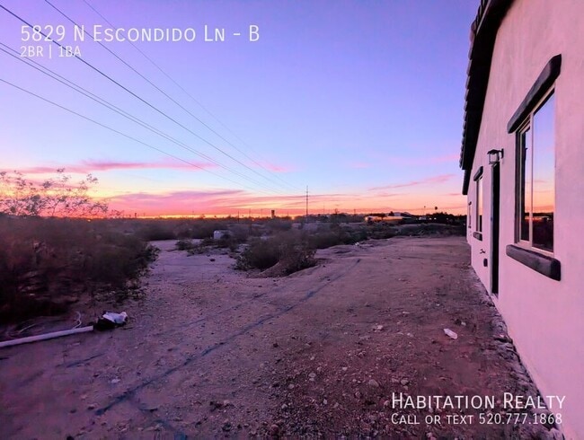 Building Photo - 5829 N Escondido Ln