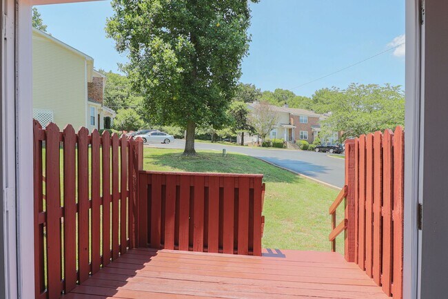 Building Photo - 221 Timberway Dr