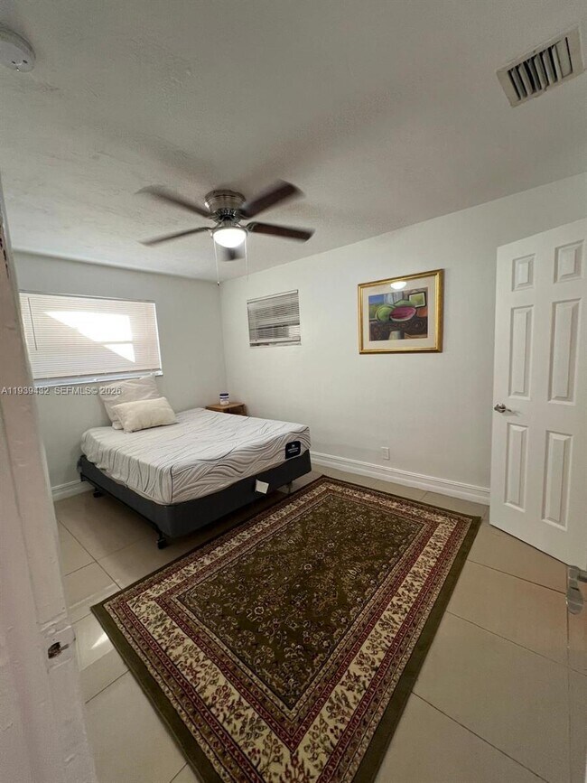 Building Photo - 2920 NW 11th Pl