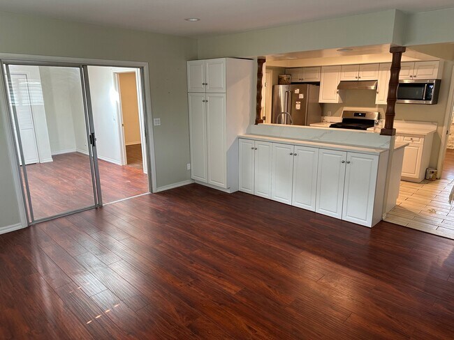 Building Photo - 1705 N Santa Anita Ave