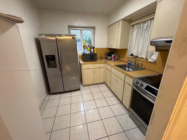 Building Photo - 2255 SW 2nd Terrace