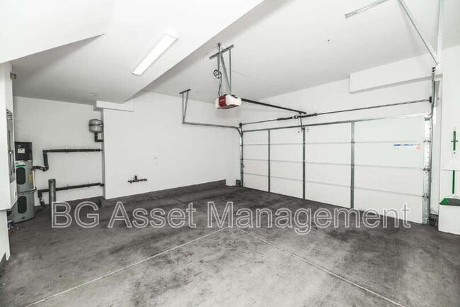 Building Photo - 180 Uptown Cir