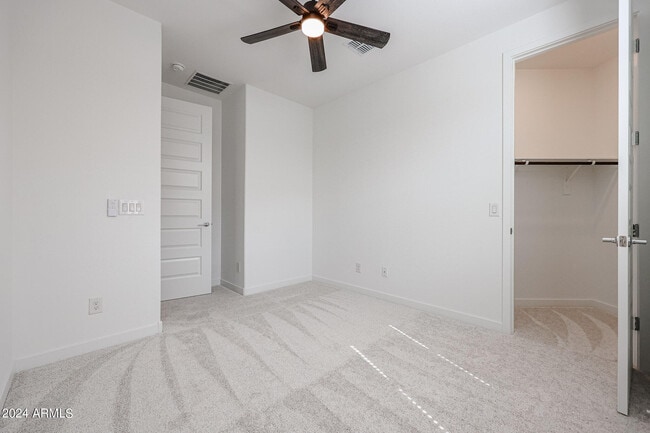 Building Photo - 7680 W Honeysuckle Dr