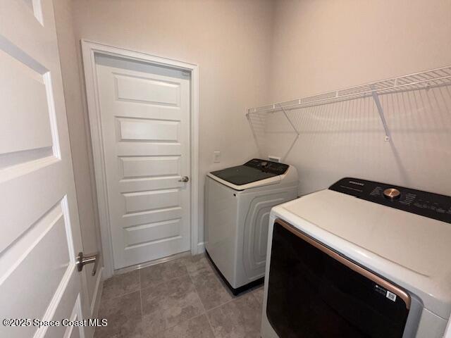 Building Photo - 825 Lantana St