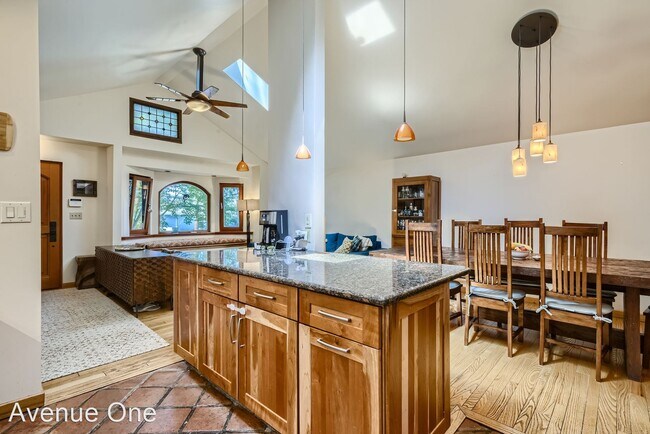 Building Photo - 4 br, 3 bath House - 1614 32nd Ave